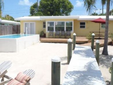 Marathon Vacation Home Sleeps Ten Guests.